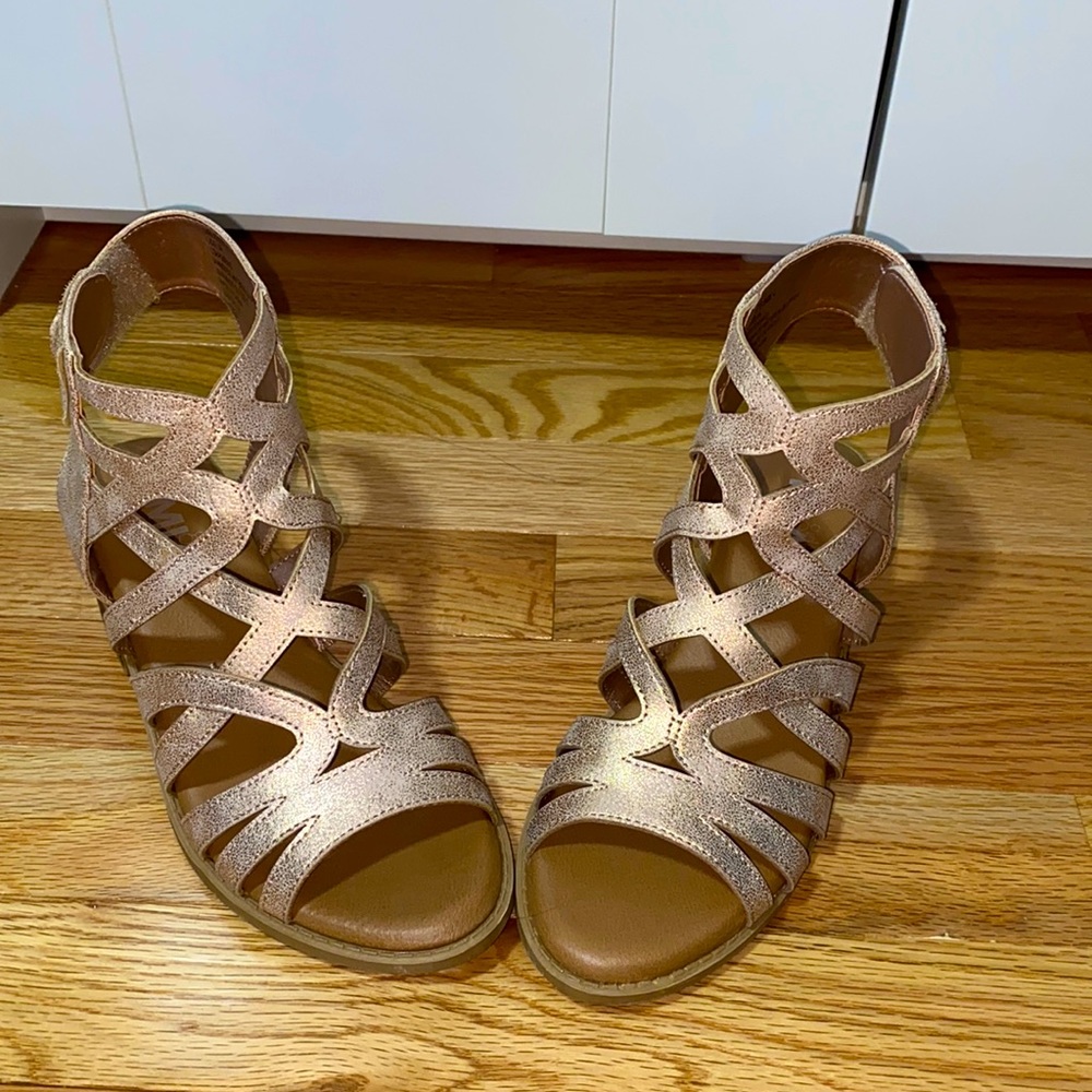 Rose gold wedges